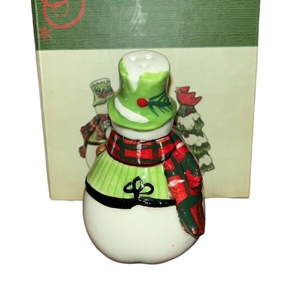 Fitz & Floyd 2013 Holly Hat Salt and Pepper Shaker - Picture 6 of 15